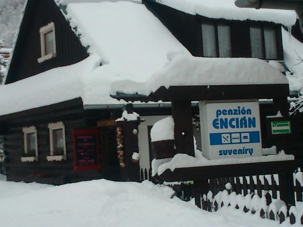 Penzión Encián Mýto pod Ďumbierom Exterior foto